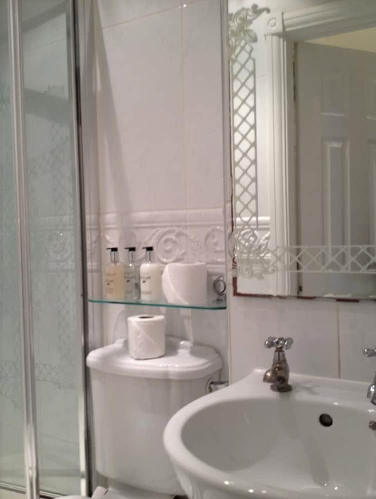 Фото Classic Hyde Park Hotel