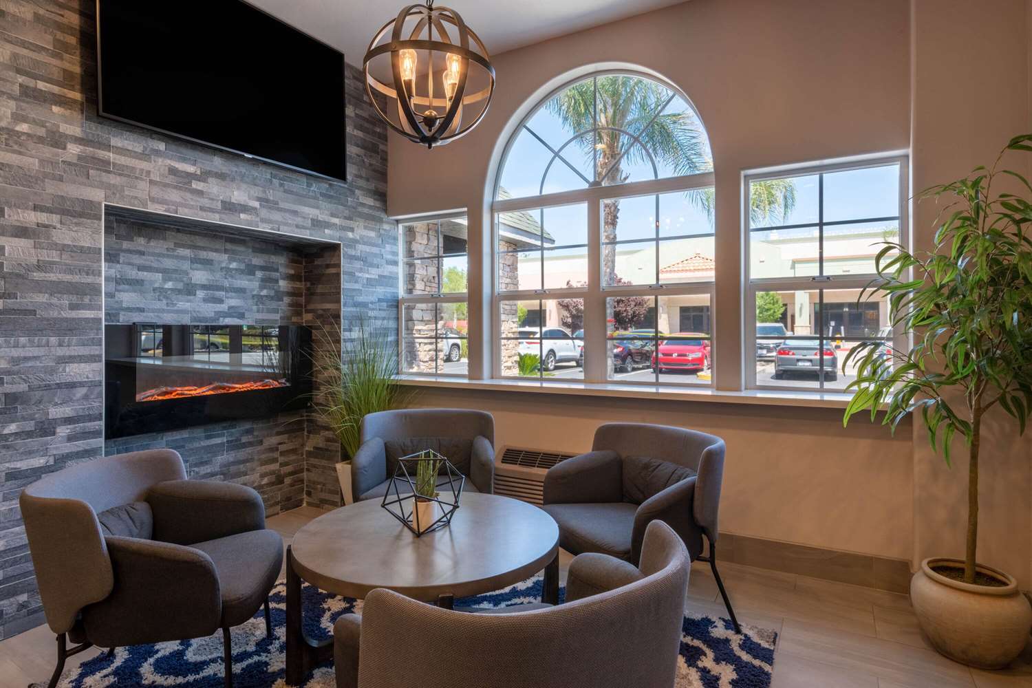 Фото Microtel Inn & Suites by Wyndham Tracy