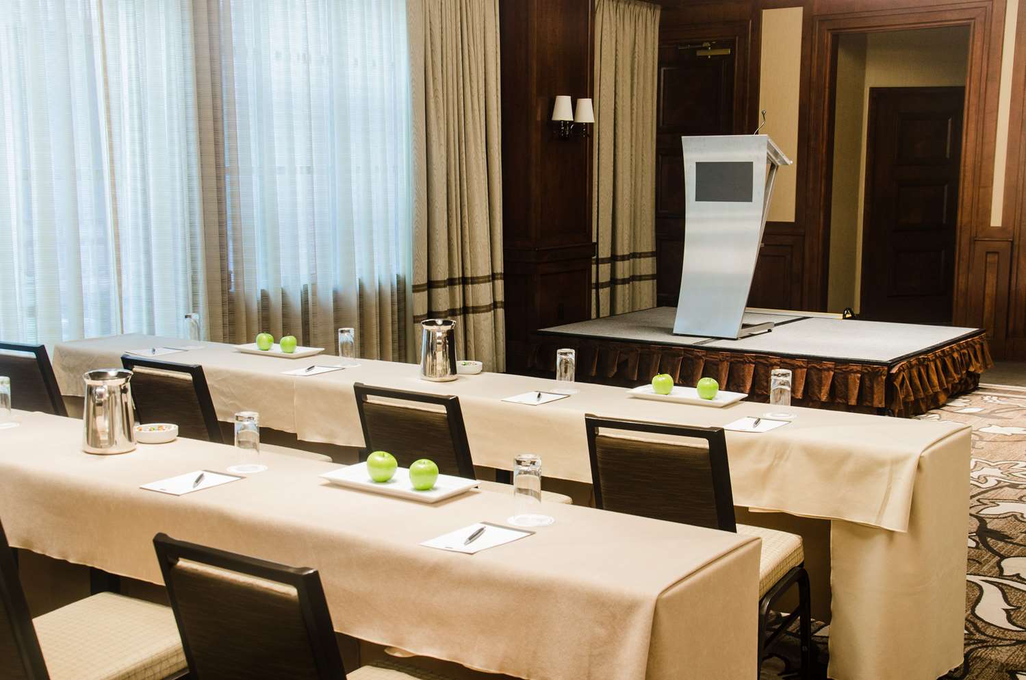 Фото The Yorkville Royal Sonesta