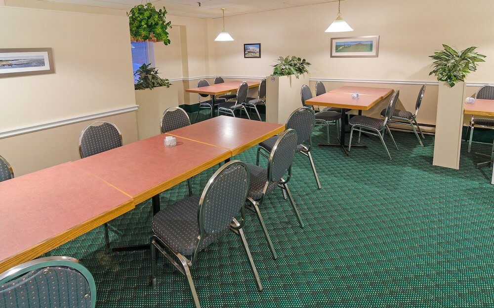 Фото Coastal Inn Dartmouth