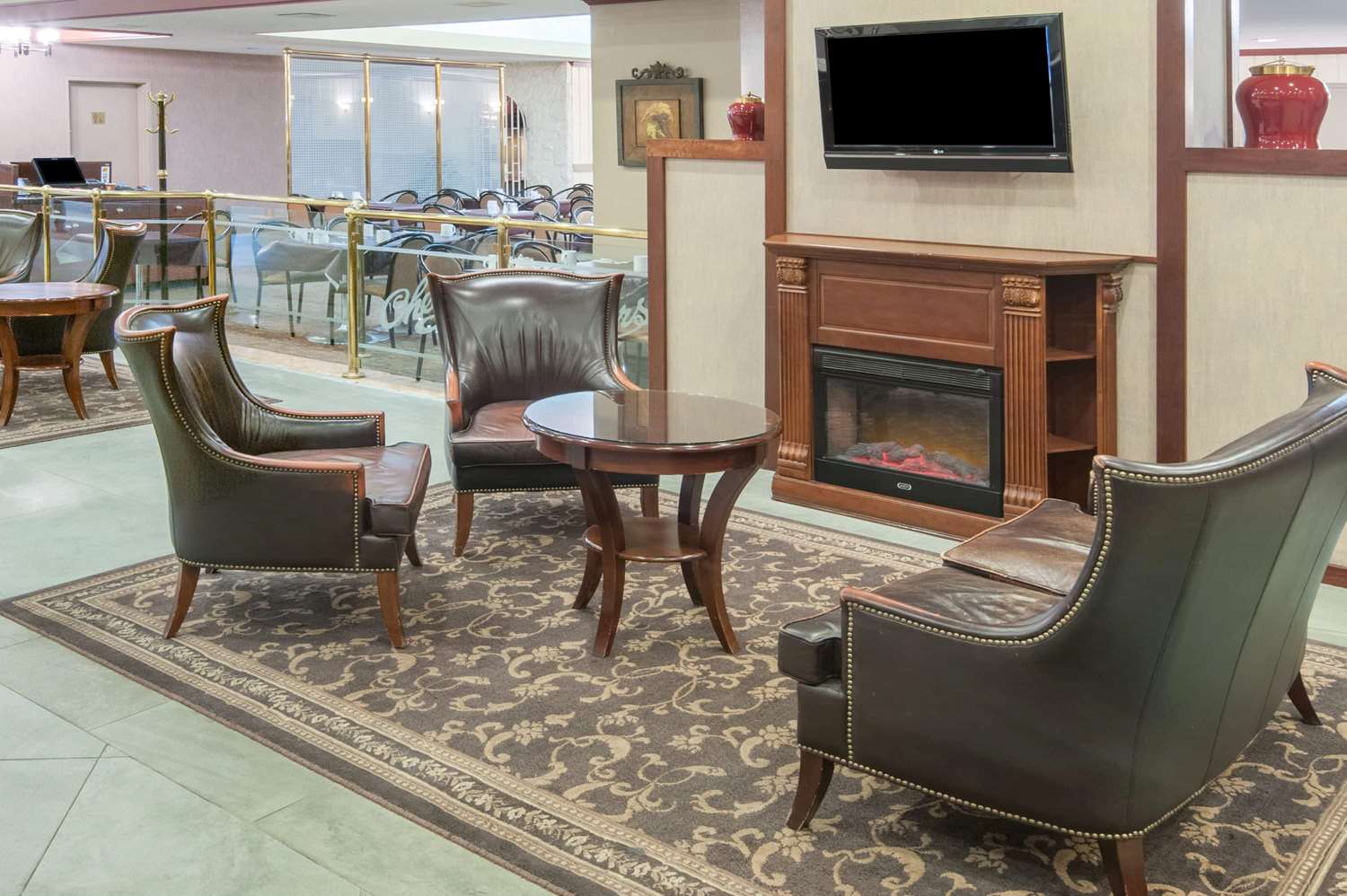 Фото Ramada Plaza by Wyndham Calgary Downtown