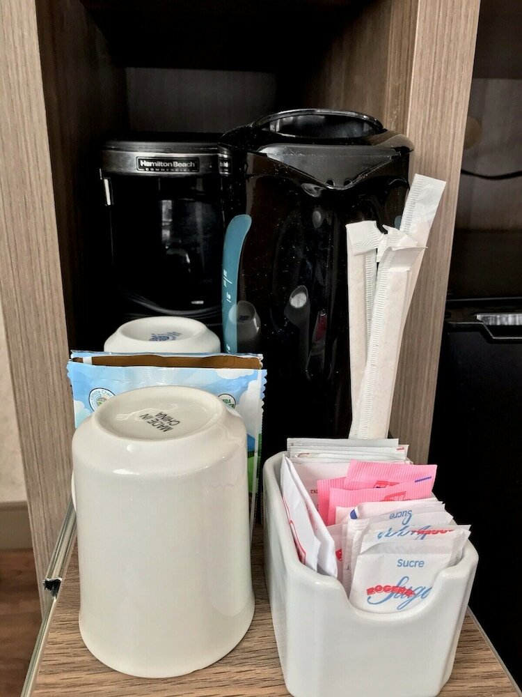 Фото Days Inn by Wyndham Victoria On The Harbour