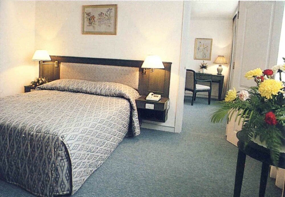 Фото The Travellers Hotel