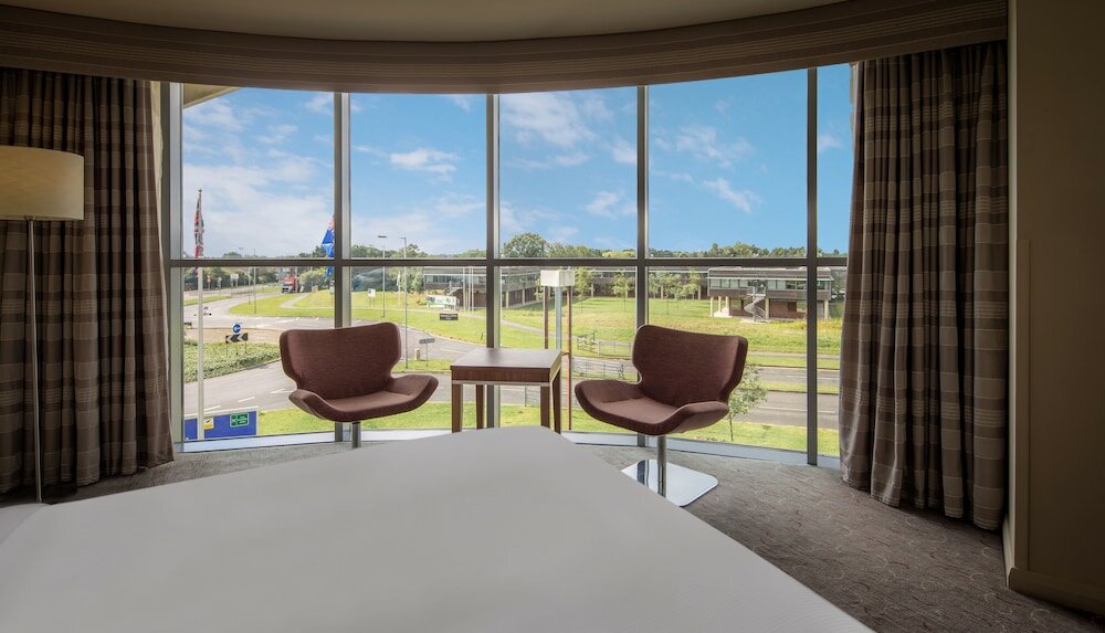Фото Hilton Garden Inn Luton North