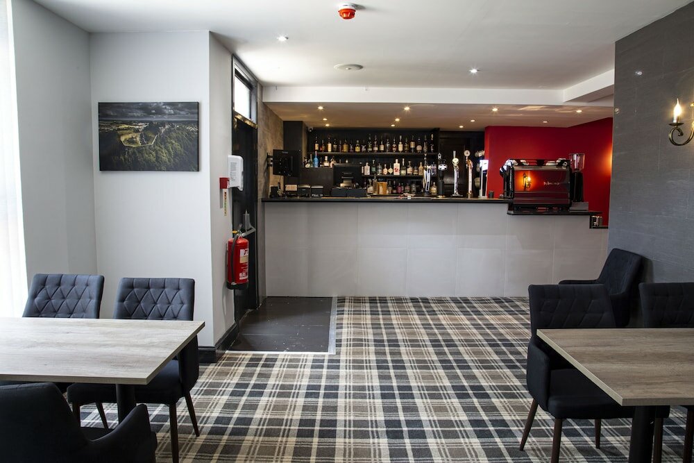 Фото Crown Court Hotel & Bar