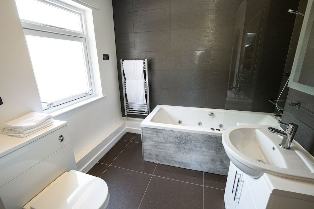 Фото Crown Court Hotel & Bar