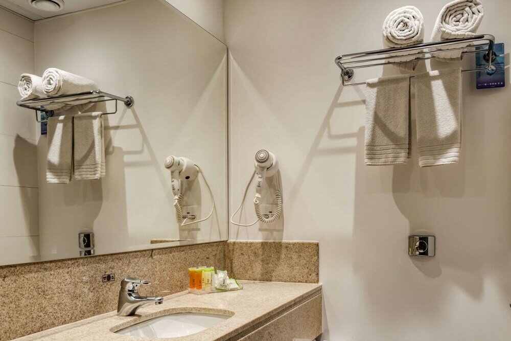 Фото Comfort Suites Vitoria