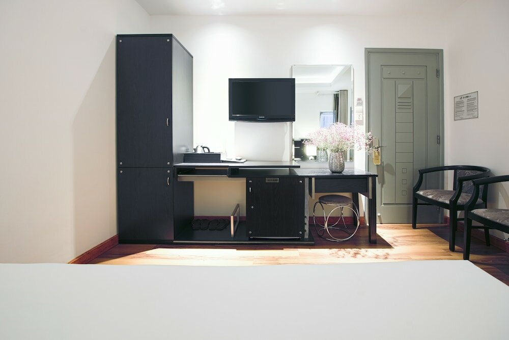 Фото A&em - The Petit Hotel