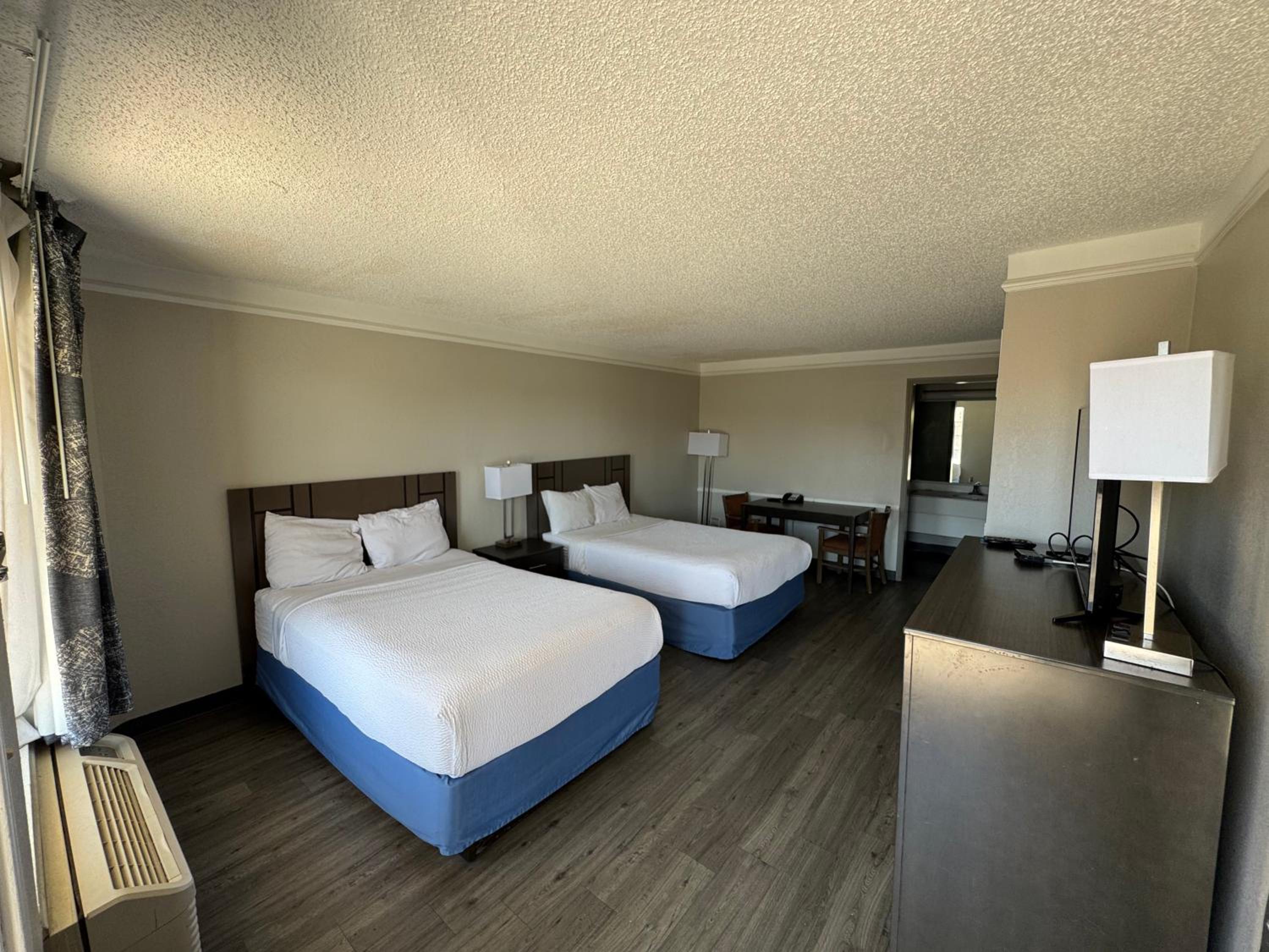 Фото Days Inn by Wyndham Georgetown