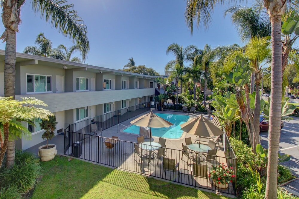 Фото La Avenida Inn