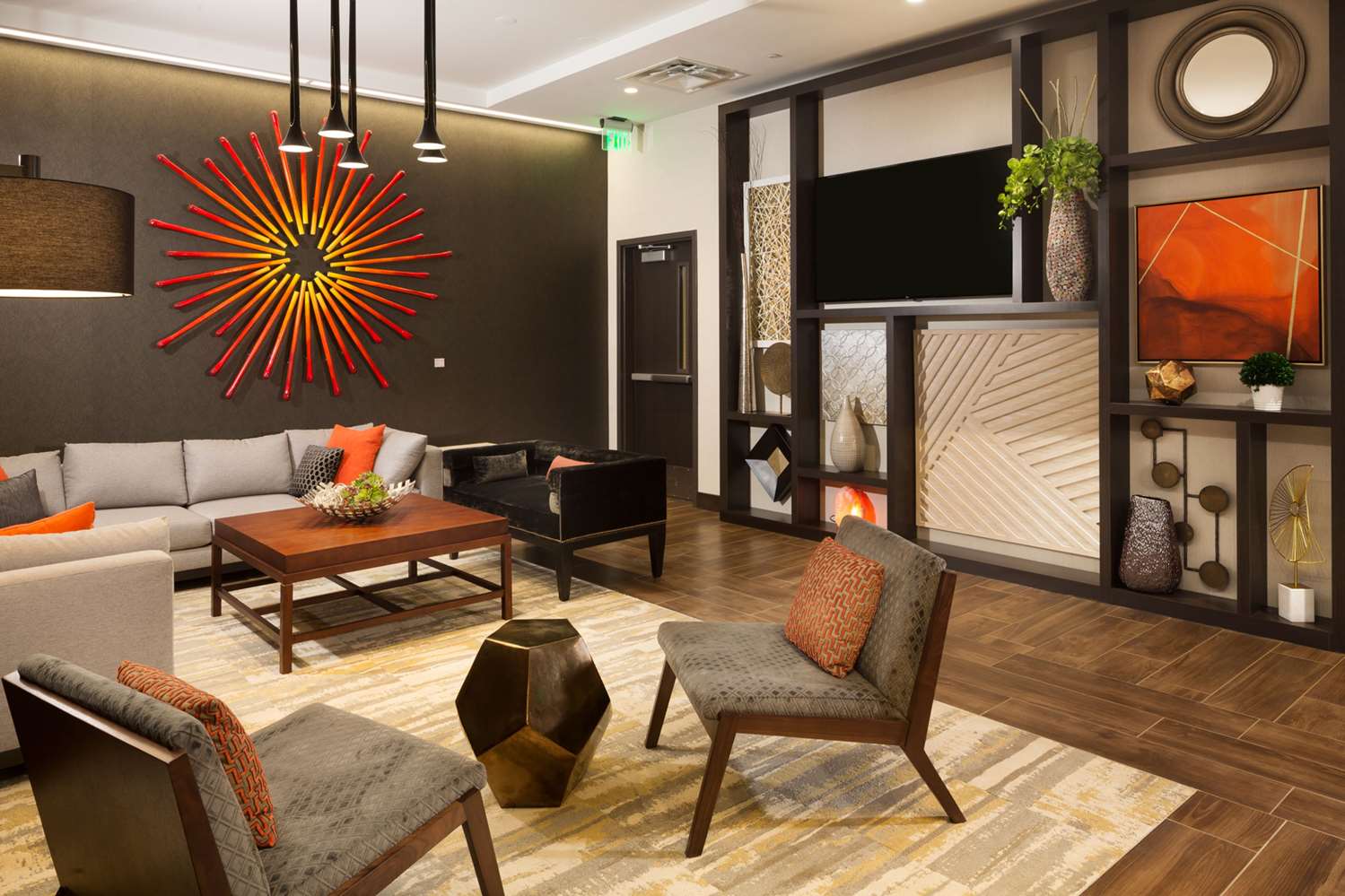 Фото Hampton Inn & Suites Dallas Downtown