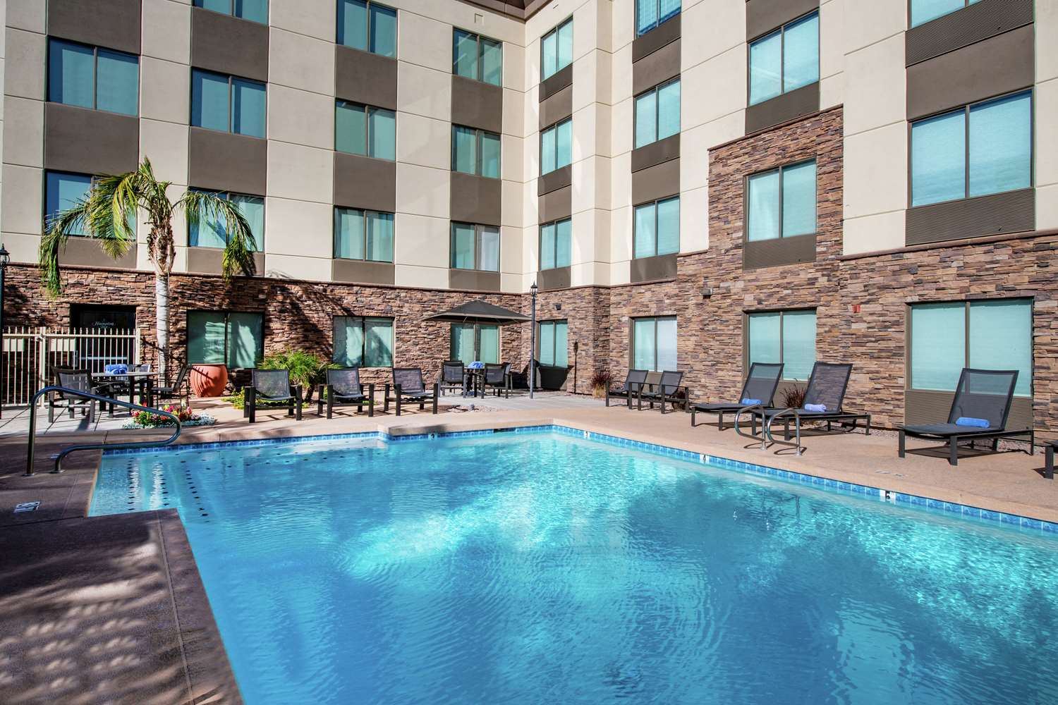 Фото Hampton Inn Phoenix-Airport North
