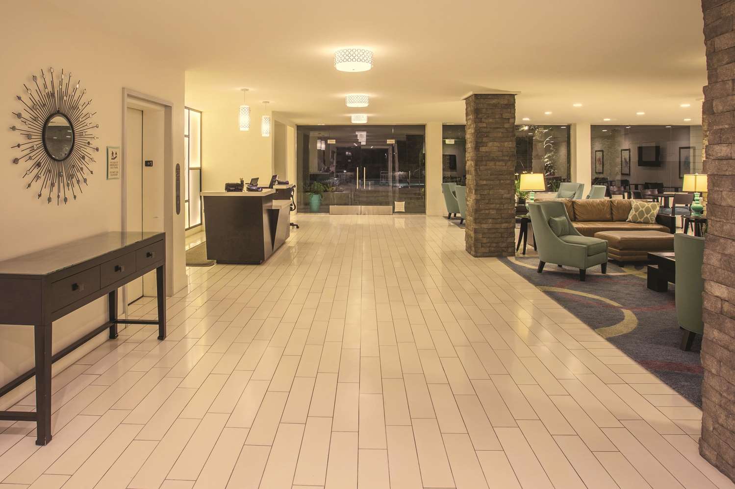 Фото Courtyard by Marriott Santa Barbara Downtown