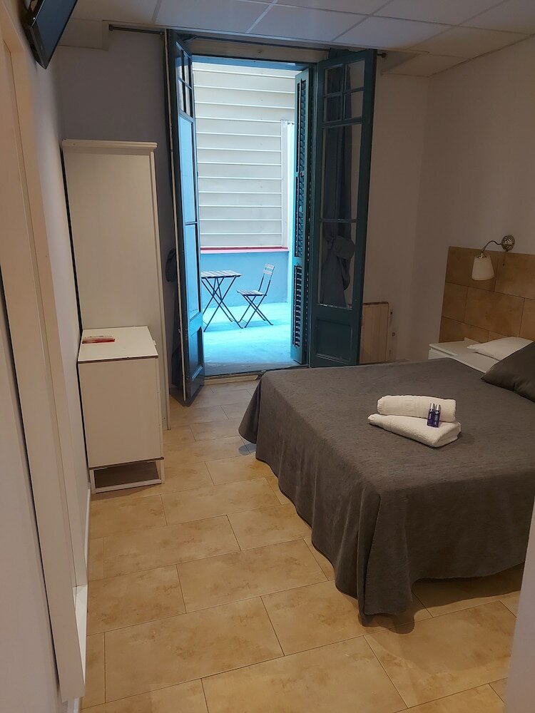 Фото Hostal Martinval