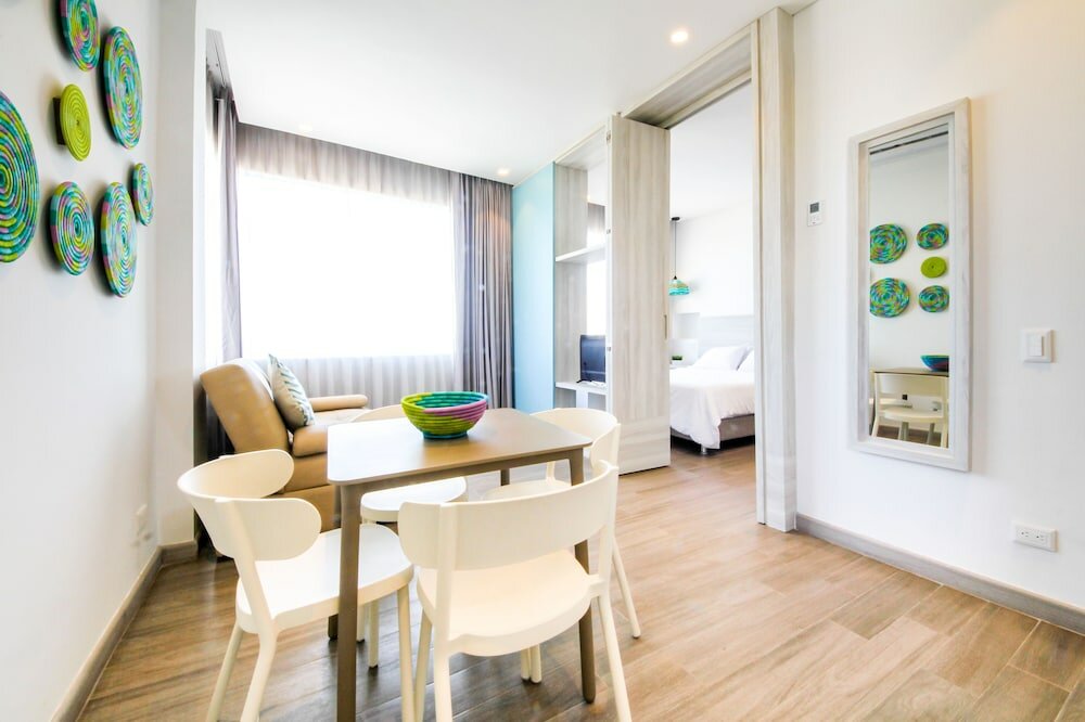 Фото Azure Lofts & Pool Hotel