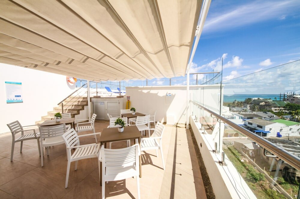 Фото Azure Lofts & Pool Hotel