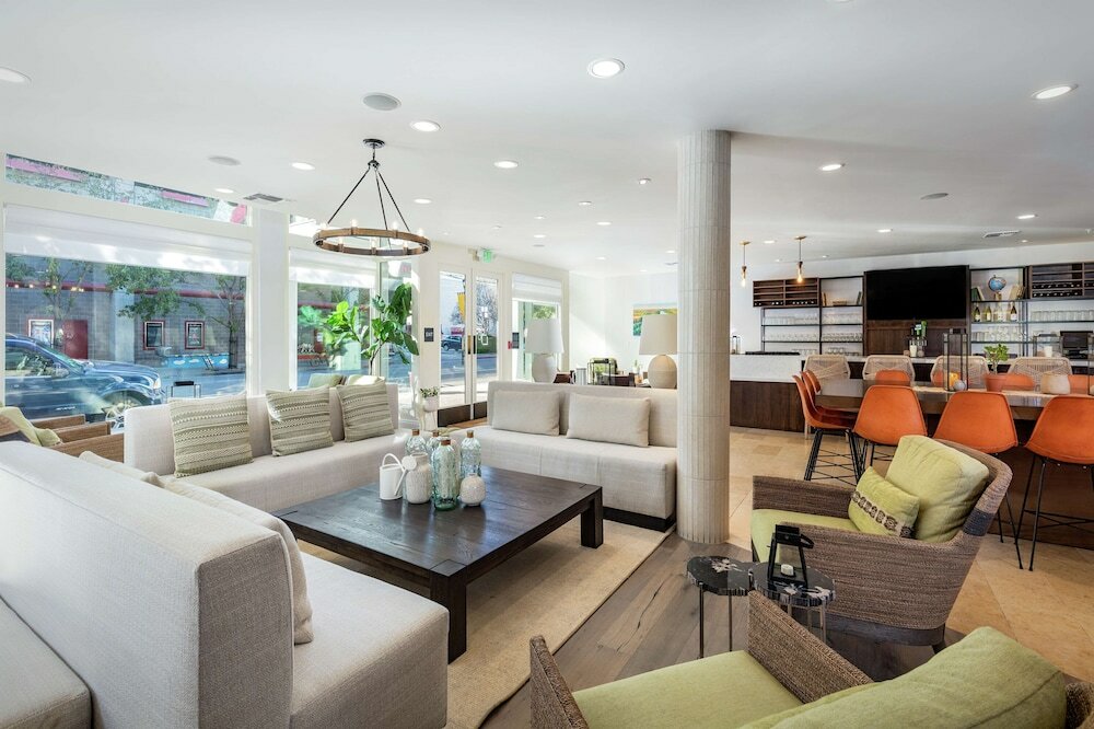 Фото Hilton Garden Inn Davis Downtown