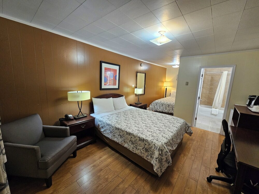 Фото Parkway Motel & European Lodges