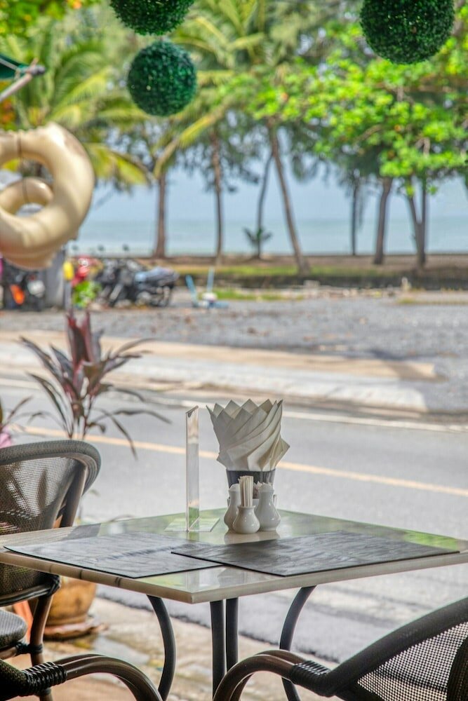 Фото Princess Kamala Beachfront Hotel