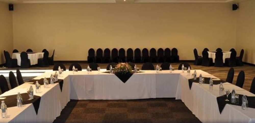 Фото Happy Valley Hotel Ezulwini