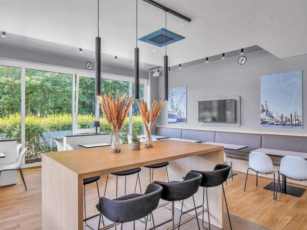 Фото B&b Hotel Hamburg-Harburg