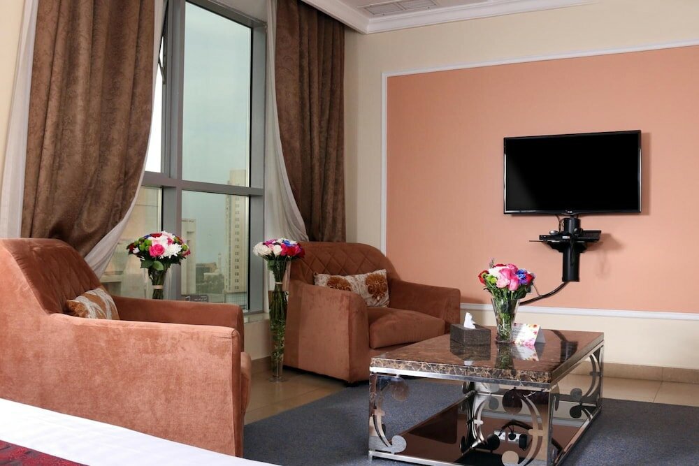 Фото Laguna Hotel Suites