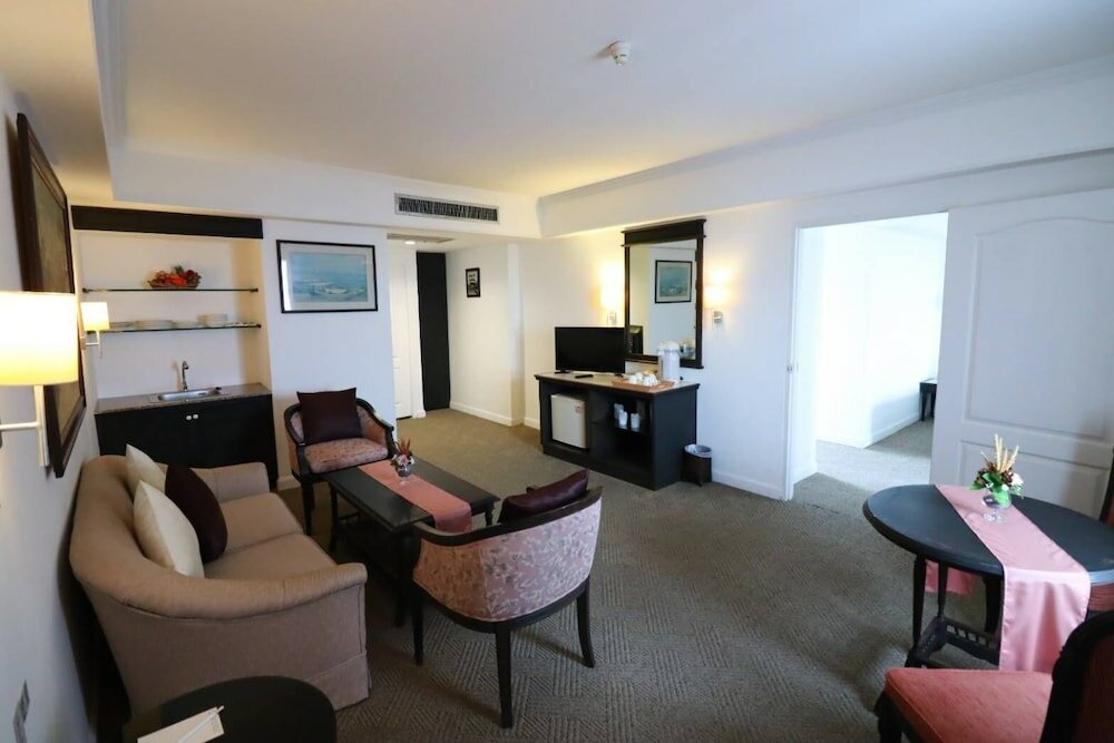 Фото Hua Hin Grand Hotel and Plaza