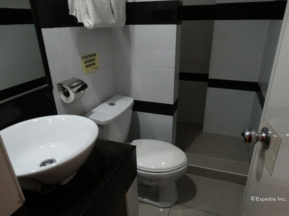 Фото Silver Oaks Suites & Hotel