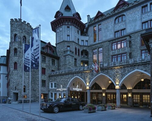 Внешний вид отеля Badrutt's Palace Hotel в Са́нкт-Мо́рце, фото 3
