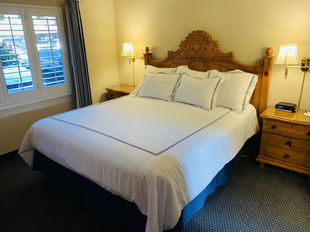 Фото Franciscan Inn & Suites