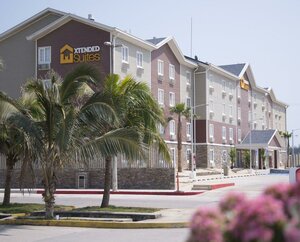 Гостиница Extended Suites Tijuana Macroplaza Hotel