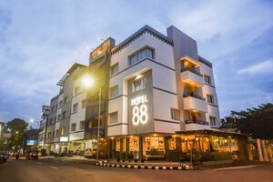 Гостиница Hotel 88 Diponegoro Jember в Джембере