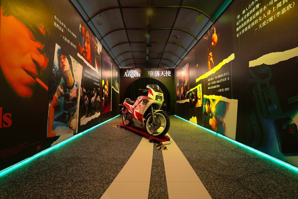 Shopping mall iSquare, Kowloon, photo