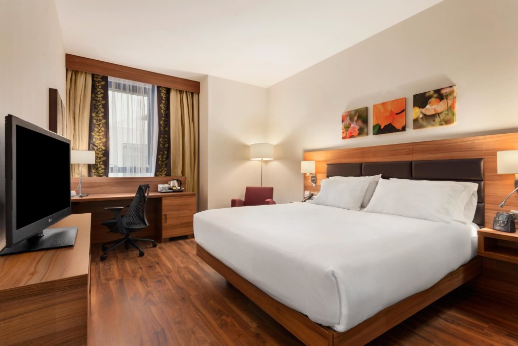 Фото Hilton Garden Inn Sevilla