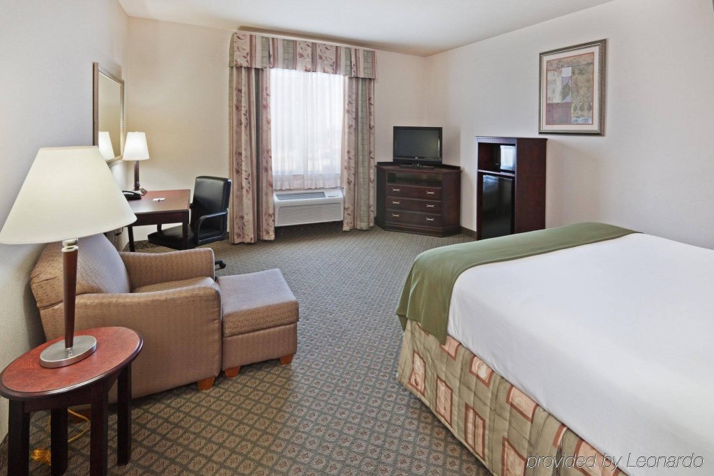 Фото Holiday Inn Express Hotel & Suites Corsicana, an Ihg Hotel