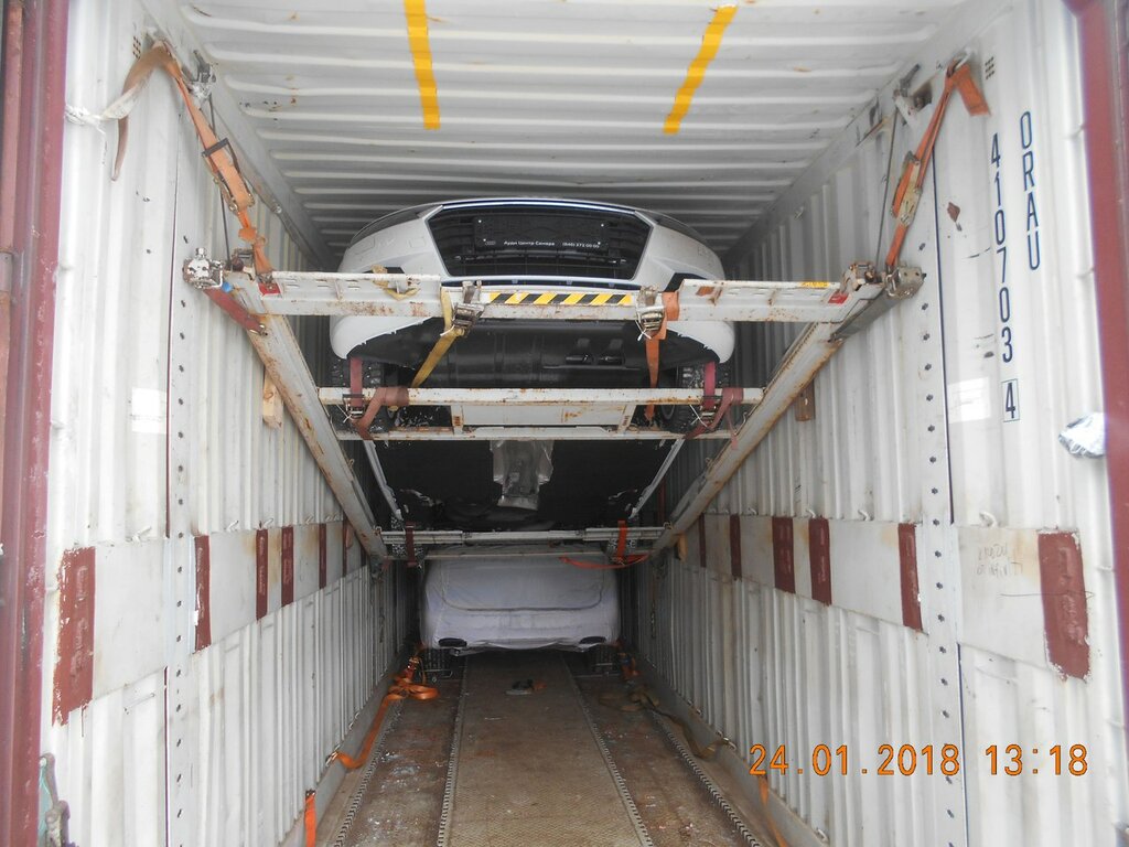 Авто в контейнере