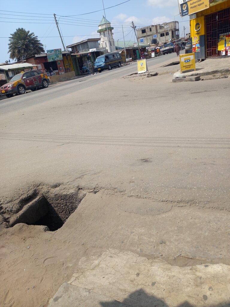 Hardware store Segaciou Irk, Accra, photo