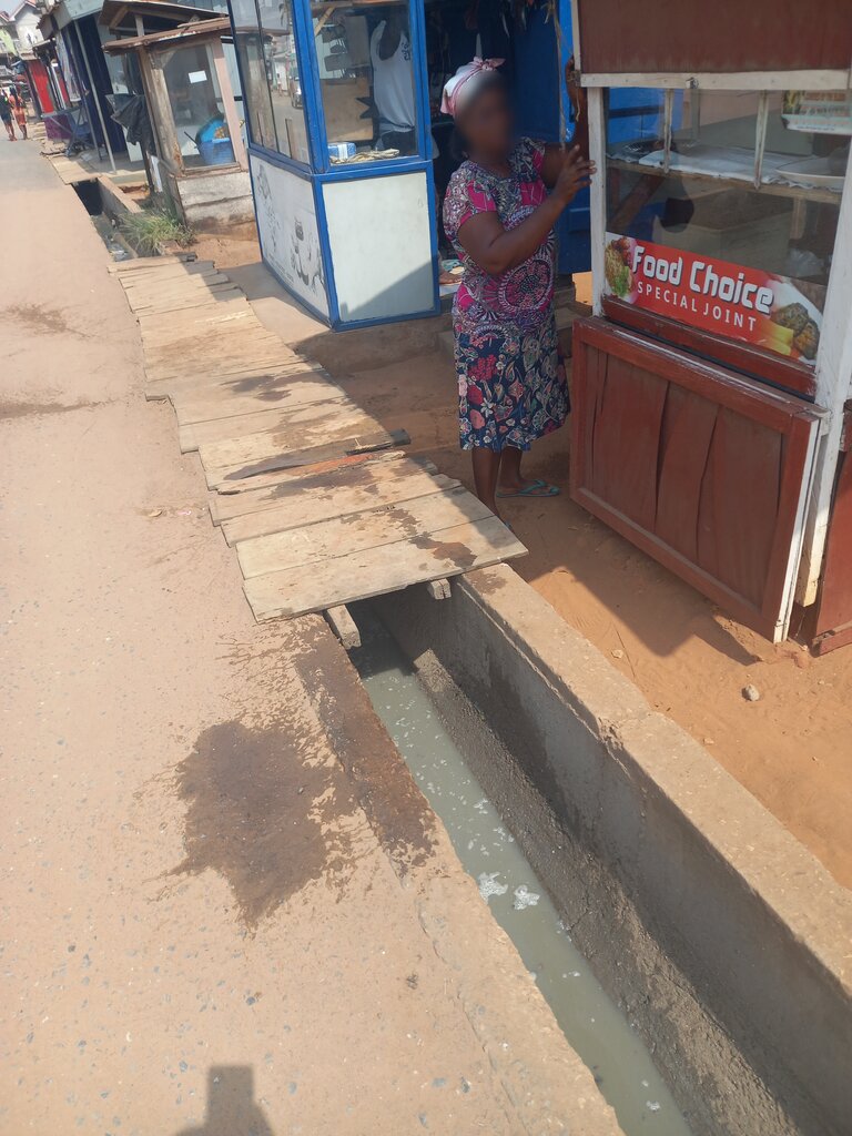 Fast food Se nyame wo mu, Accra, photo