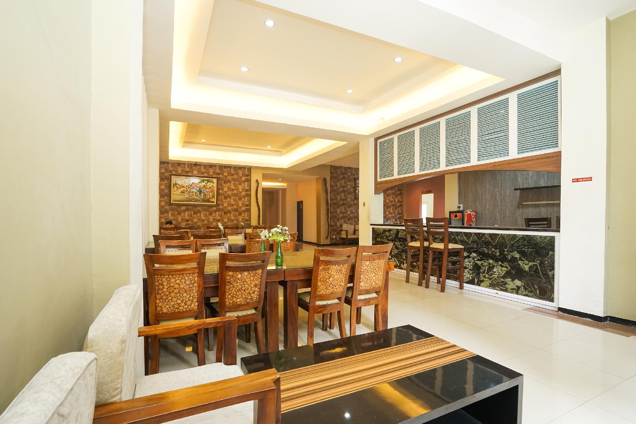 Фото Oyo 282 Putri Utari Guest House