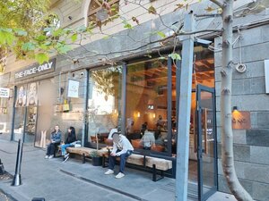 Nönö (Pavstos Buzand Street, 7/10), cafe