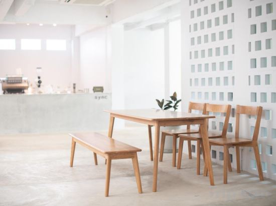 Фото At Kamala Hotel