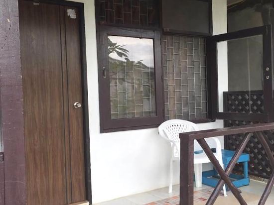 Фото Phi Phi Cozy Seafront Resort