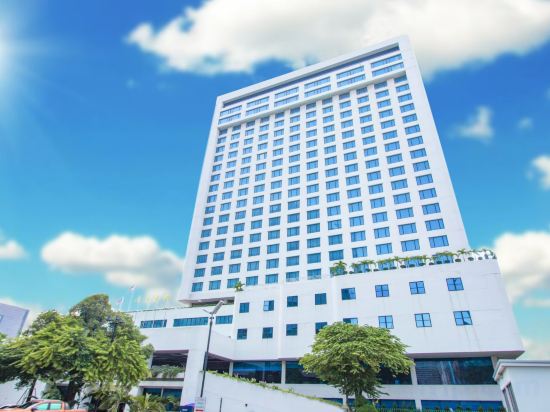 Фото Golden Tulip Sovereign Hotel