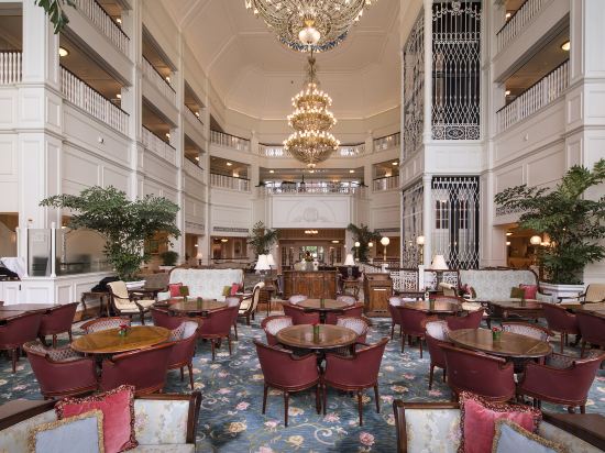 Фото Hong Kong Disneyland Hotel