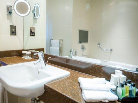 Фото Crowne Plaza London - Ealing