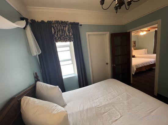 Фото Fitzgerald Hotel