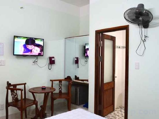 Фото Khach San Huong Giang