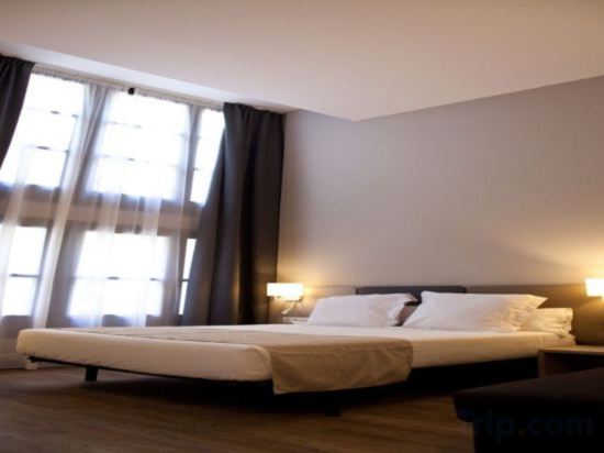 Фото May Ramblas Barcelona