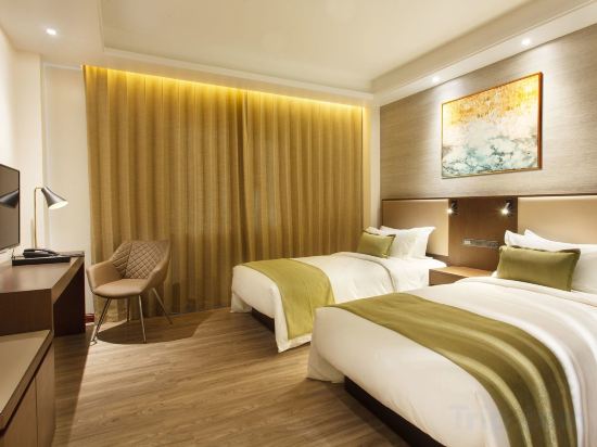 Фото The Marison Hotel