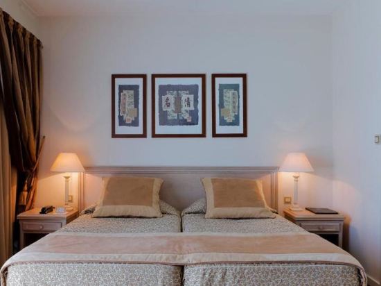 Фото Hôtel Charlemagne by HappyCulture